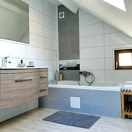 Les Etangs Du Thioux Bed & Breakfast 4*