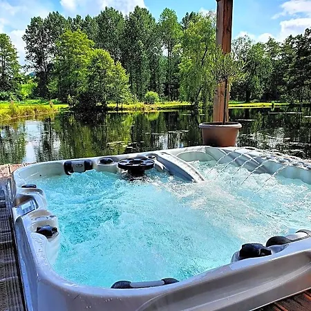 Bed & Breakfast Les Etangs Du Thioux 4*