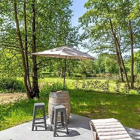 Les Etangs Du Thioux 4*