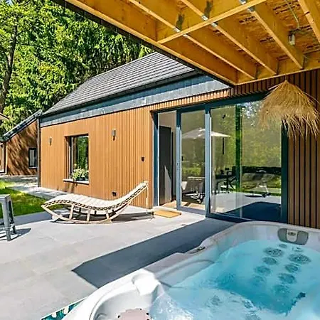 Les Etangs Du Thioux Bed & Breakfast 4*